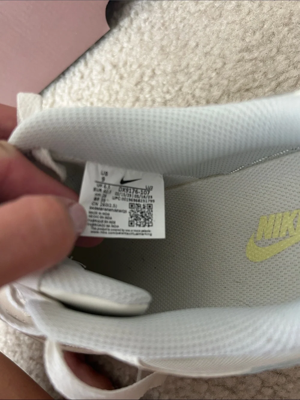 Nike Low-Top Sneakers in Off-White with Light Gray Swoosh